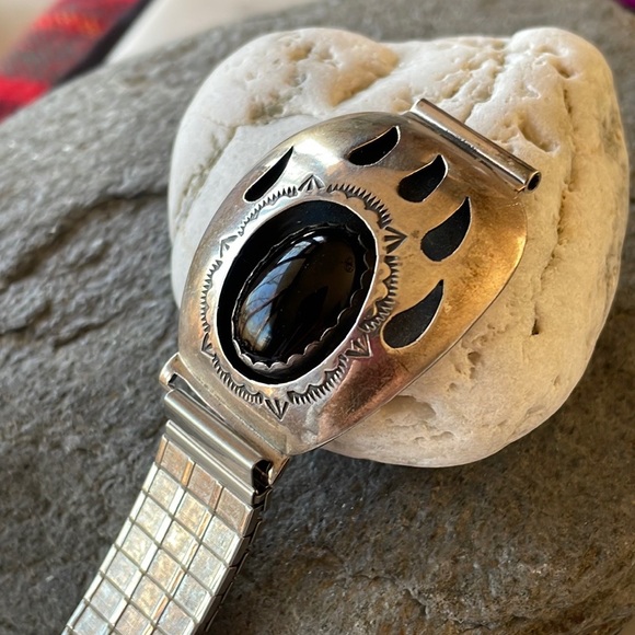 SOLD Native American Onyx Navajo Vintage Watch Tips signed by Teddy Goodluck - Picture 4 of 13